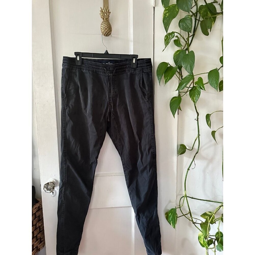 Hollister Men’s size medium skinny joggers